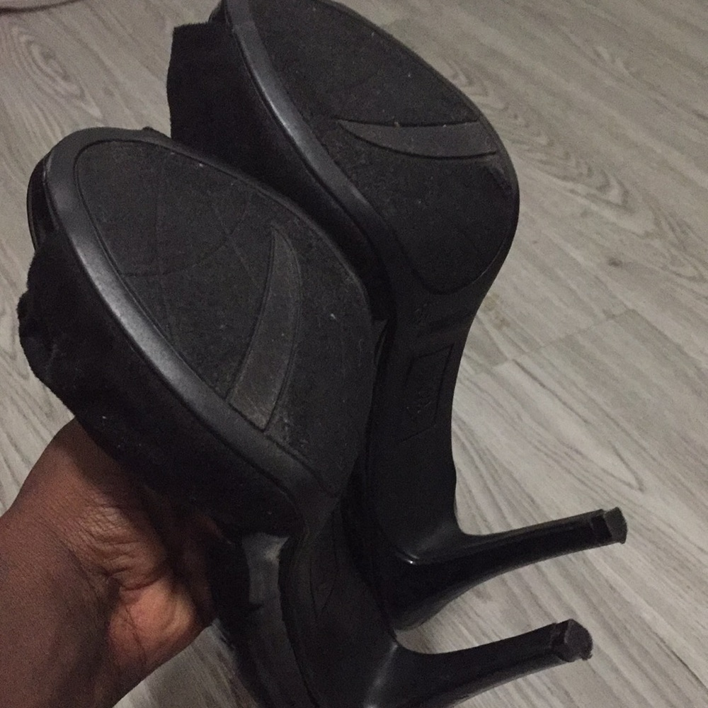 Beautiful shiny open toe heels with a suedes - Picture 5 of 5